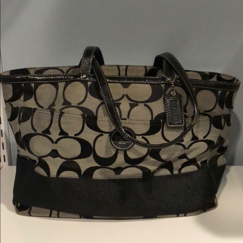 Coach Large Tote with trademark C’s, BLACK